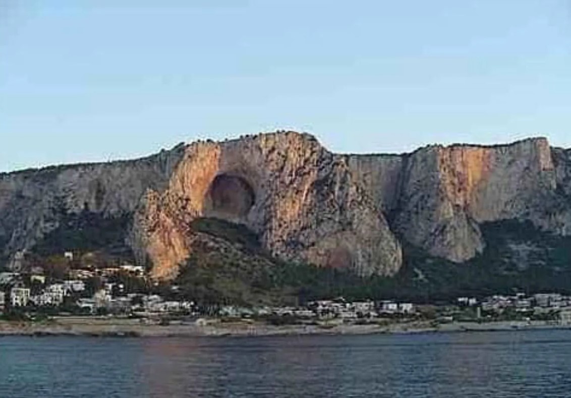 Addaura caves 4