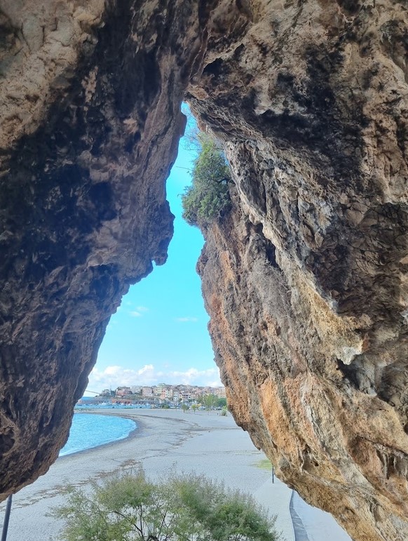 Which caves contain the remains of one of the oldest Neanderthals in southern Italy?