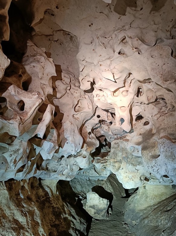 Laerru So Coloru cave 2