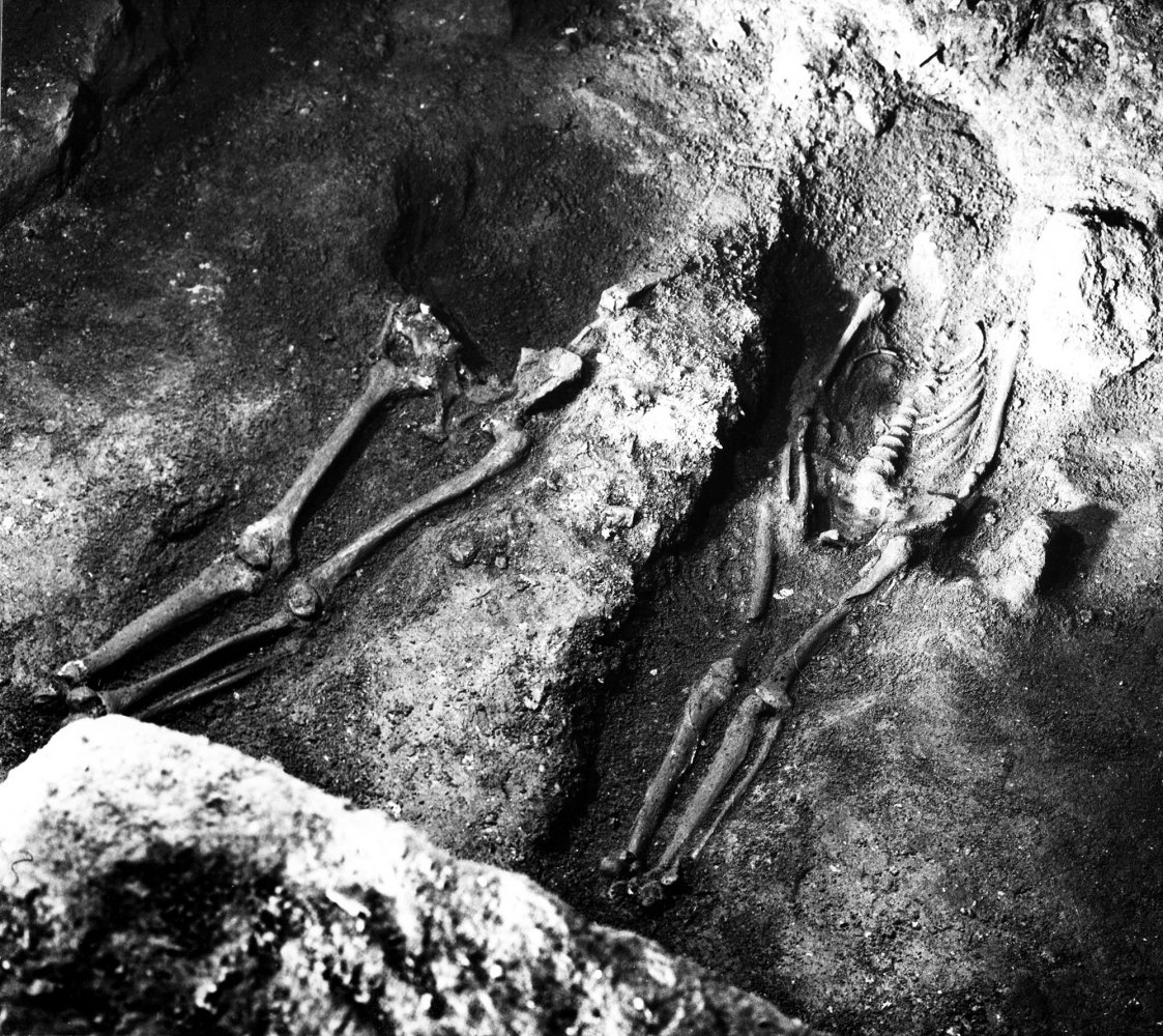 How burials 3 and 4 appeared during excavations.