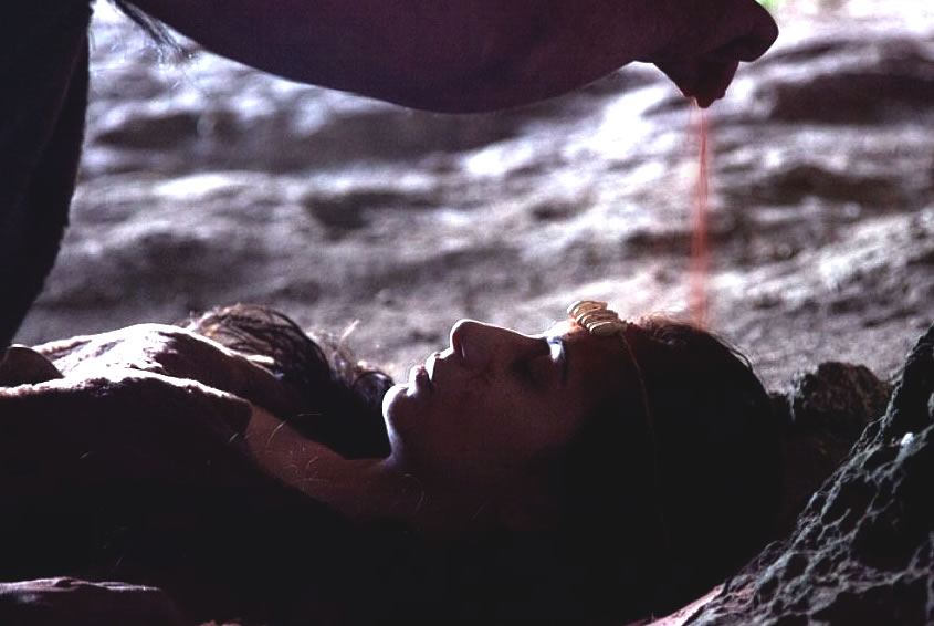 The burials of Paglicci woman and she covered with abundant red ochre
