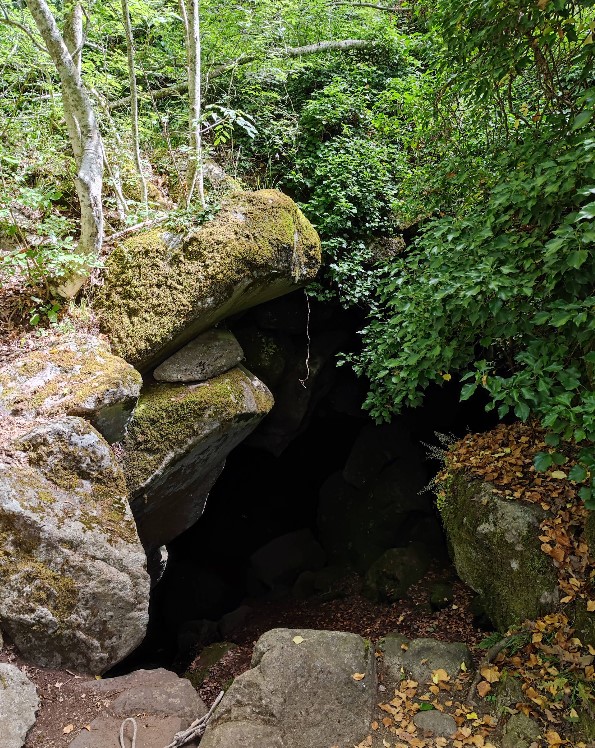 Entrance to the Devil's Well cavity